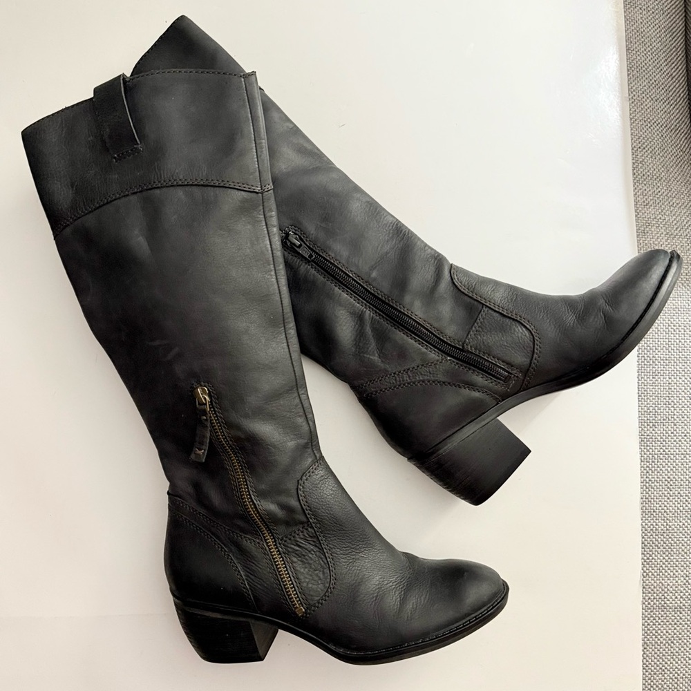 NATURALIZER BLACK LEATHER TALL BOOTS 2 INCH HEELS